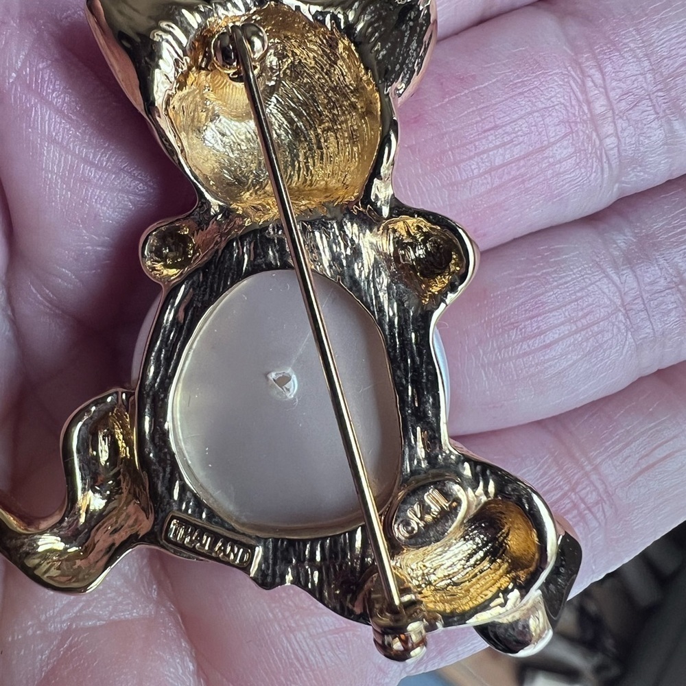 Kenneth Jay Lane Gold Pig Brooch with faux Pearl Accent - Picture 3 of 3